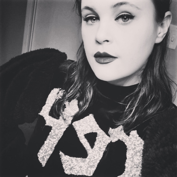 Meet your Posher, Kay - Picture 4 of 5